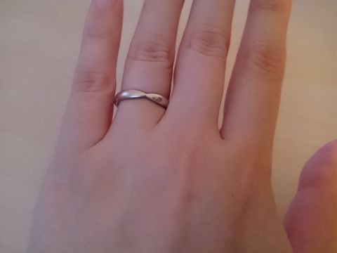【ティファニー(Tiffany & Co.)の口コミ】 夫とお揃いの結婚指輪が欲しかったので、シンプルであまり光沢のないもの…
