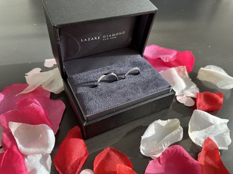 【ラザール ダイヤモンド(LAZARE DIAMOND)の口コミ】 婚姻指輪をラザールダイヤモンドさんで購入したため、結婚指輪も同じラザ…