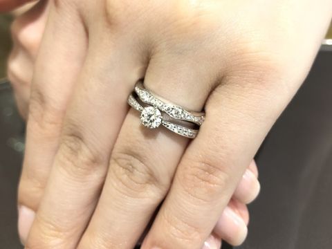 【ブルガリ(BVLGARI)の口コミ】 波打つようなデザインのフルエタニティリングです。曲線が絶妙で見た目の…