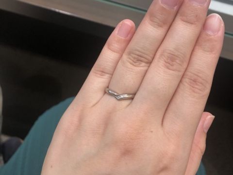 【アイプリモ(I-PRIMO)の口コミ】 指にあまり自信がありませんでしたが、着けてみるとV字で指が長く見えたよ…