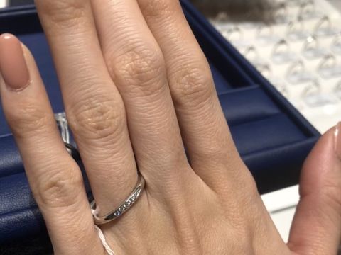 【銀座ダイヤモンドシライシの口コミ】 シンプルなデザインで探していましたが、種類がとても豊富で、石の数や種…