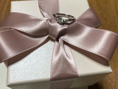 【アイプリモ(I-PRIMO)の口コミ】 たくさんデザインがありましたが、ケラーノを選びました。さりげなくVのデ…