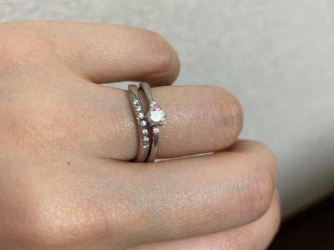 【4℃ BRIDAL(ヨンドシーブライダル)の口コミ】 リングの意味が[いつもそばに…]でした。
旦那さんが仕事柄不在のこ…