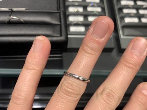 【エクセルコダイヤモンド(EXELCO DIAMOND)の口コミ】 指輪のデザインはどシンプルなものを探していました。普段からずっと付け…