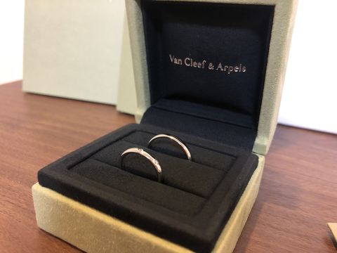 【ヴァン クリーフ＆アーペル(Van Cleef & Arpels)の口コミ】 着け心地が良かったのが1番の決め手です。
他社の指輪よりも内側が滑らか…