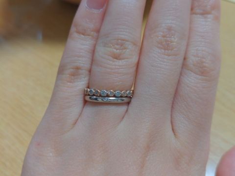 【AMOUR AMULET(アムール・アミュレット)の口コミ】 1粒ダイヤの王道の婚約指輪ではなく、ハーフエタニティの結婚指輪を婚約指…