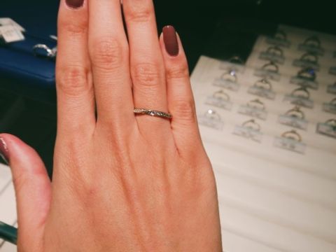 【銀座ダイヤモンドシライシの口コミ】 プラチナとダイヤが交互に配置されいるので、どの角度からみてもかわいい…