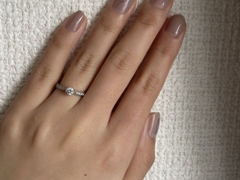 【BRILLIANCE+(ブリリアンスプラス)の口コミ】 ミル打ちという技術がリングに施されていて、フラットではなくさりげない…