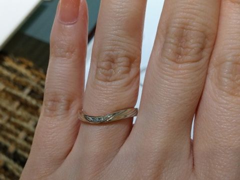 【杢目金屋(もくめがねや)の口コミ】 なめらかではめやすいです。
なんといっても、金属の層が作りだす唯一無二…