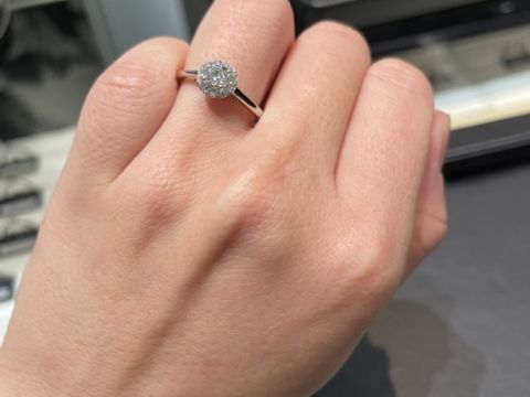 【ラザール ダイヤモンド(LAZARE DIAMOND)の口コミ】 ザ！婚約指輪！な一粒ダイヤタイプと、ちょっとお洒落なタイプのいいとこ…
