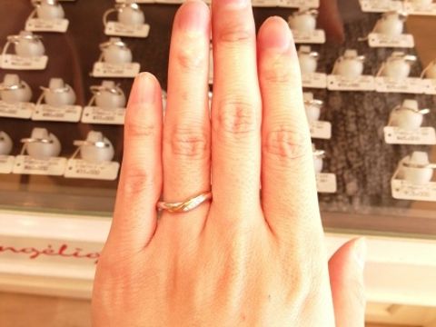 【アンジェリックフォセッテ(Angelique Fossette)の口コミ】 ふっくらしたデザインで、プラチナ×ゴールドがとても映えます。スト…