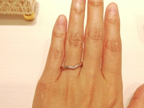 【LUCIR-K(ルシルケイ)の口コミ】 ぷっくりしたV字の指輪です。ラインがどことなくハートに見える感じもすご…