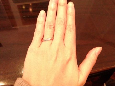 【ケイウノ ブライダル(K.UNO BRIDAL)の口コミ】 なめらかなウェーブとふっくらとしたデザイン、プラチナとピンクゴールド…