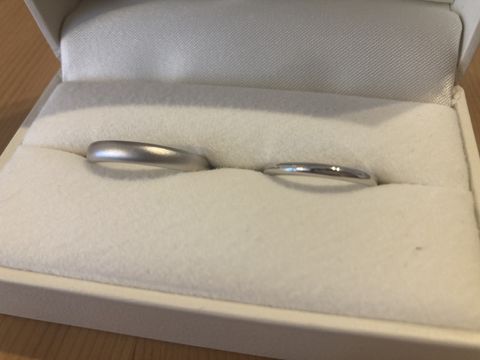 【CRAFY(クラフィ)の口コミ】 長く愛せるデザインをと思い、プラチナ95の無地の指輪にしました。裏側に…
