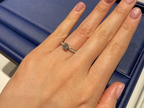 【銀座ダイヤモンドシライシの口コミ】 デザインが1番かわいいなと思ったのとダイヤモンドの輝きが綺麗だったから…