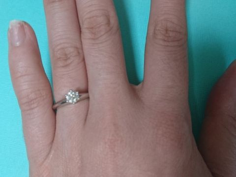 【ティファニー(Tiffany & Co.)の口コミ】 一粒ダイヤの指輪なので、シンプルで上品、そして飽きのこないデザインで…