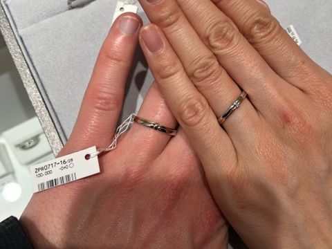 【STAR JEWELRY(スタージュエリー)の口コミ】 デザインが非常に可愛いコンビネーションリングです。写真はピンクゴール…