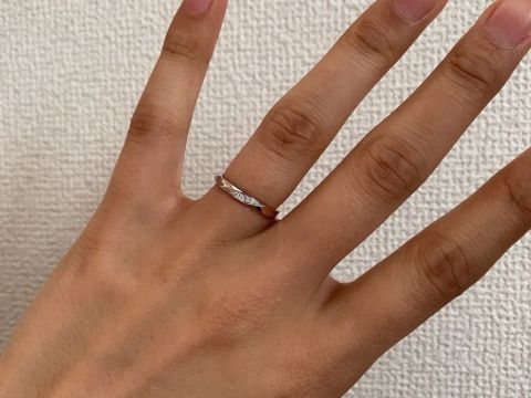 【nocur(ノクル)の口コミ】 斜めにダイヤがデザインされているものが一目見て惹かれたので、いくつか…