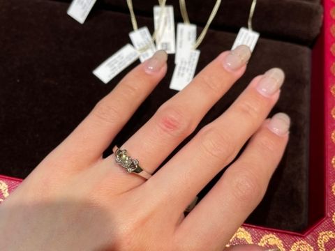 【カルティエ(Cartier)の口コミ】 カルティエのバレリーナは、一度は着けてみたいと思っていました。
真ん中…