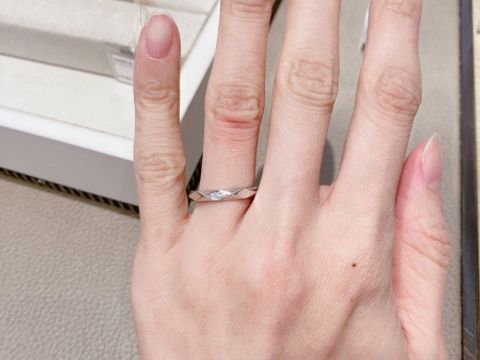 【ブシュロン(BOUCHERON)の口コミ】 ダイヤなしでもキラキラ輝くデザインが最高にかっこよいです。女性向けに…