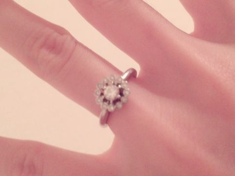 【エクセルコダイヤモンド(EXELCO DIAMOND)の口コミ】 内側に主人の誕生石であるルビーを入れてもらった。
その横にお互いの名前…