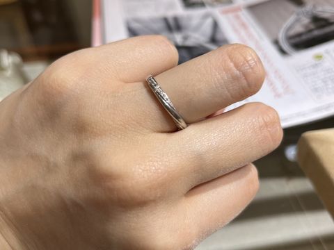 【TRECENTI(トレセンテ)の口コミ】 ストレートのデザインですが、ひねりっぽいデザイン且つダイヤが入ってお…