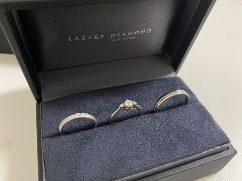 【ラザール ダイヤモンド(LAZARE DIAMOND)の口コミ】 控えめだけど、ダイヤがついてるものがよかったこと、
斜めにダイヤがつい…