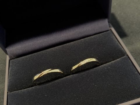 【TOWAIYOU(トワイユ)の口コミ】 資料請求した指輪がたくさんあって悩んだのですが、決め手はデザインの価…