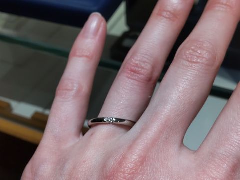 【銀座ダイヤモンドシライシの口コミ】 指輪の作りは内甲丸でしたので、つけ心地がとても良かったです。
価格帯も…