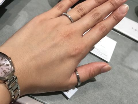 【アイプリモ(I-PRIMO)の口コミ】 スッキリとしたデザインでダイヤモンドがキラキラと輝いてとっても素敵で…