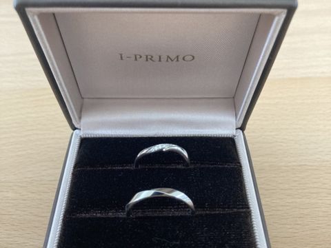 【アイプリモ(I-PRIMO)の口コミ】 婚約指輪と結婚指輪は別のブランドであるが、相性が良い。輝き方もダイヤ…