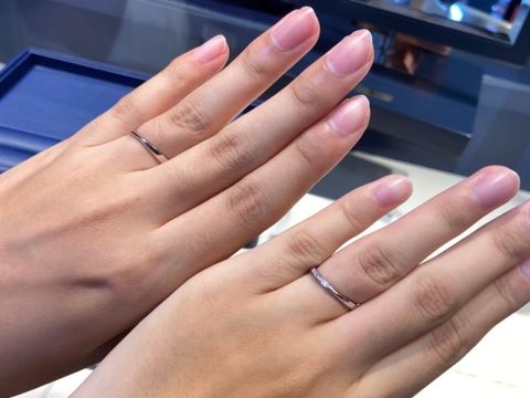 【銀座ダイヤモンドシライシの口コミ】 細めで、ダイヤがついたものを探していたのですが、好みぴったりなものに…
