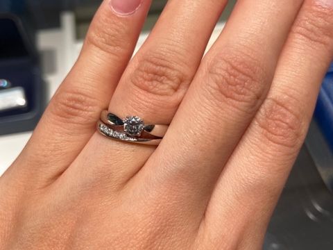 【ティファニー(Tiffany & Co.)の口コミ】 形を見てすぐにティファニーとわかるブランド力とデザインが最高でした。…