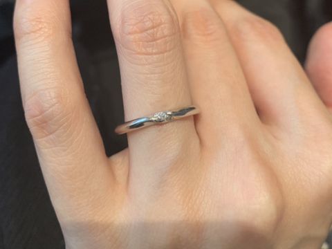 【エクセルコダイヤモンド(EXELCO DIAMOND)の口コミ】 何件か比較した中で、1番指輪のデザインが気に入り購入することを決めまし…
