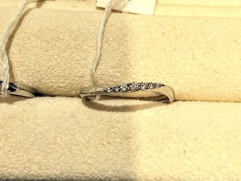 【ヴァンドーム青山(VENDOME AOYAMA)の口コミ】 試着した中で1番良かったのが、細めのV字のリングです。
石がより輝きを放…