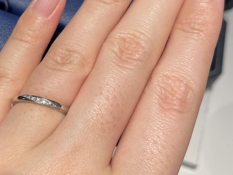 【銀座ダイヤモンドシライシの口コミ】 左上からダイヤモンドのラインが入っているところに惹かれました。どの角…