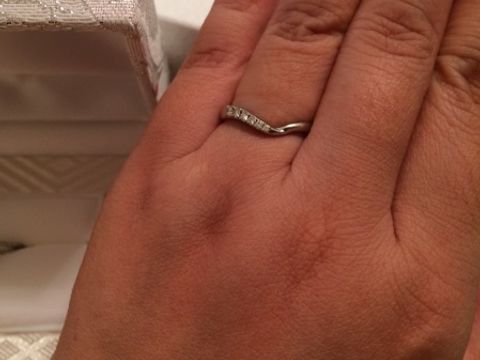 【カオキ　ダイヤモンド専門卸直営店の口コミ】 婚約指輪を購入する際に、重ね付け出来る指輪、で探しました。
私の場合は…