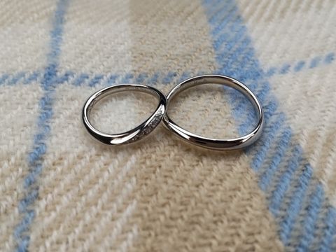 【ケイウノ ブライダル(K.UNO BRIDAL)の口コミ】 手を握ったときに指に違和感を感じないように、内側をゆるやかな三角形に…