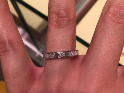 【ギンザタナカブライダル(GINZA TANAKA BRIDAL)の口コミ】 バゲットカットのハーフエタニティを探していたのですが、こちらはバゲッ…