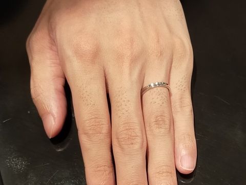 【ケイウノ ブライダル(K.UNO BRIDAL)の口コミ】 試着した指輪は、リングの表面が凹になっているタイプで、個性的なデザイ…