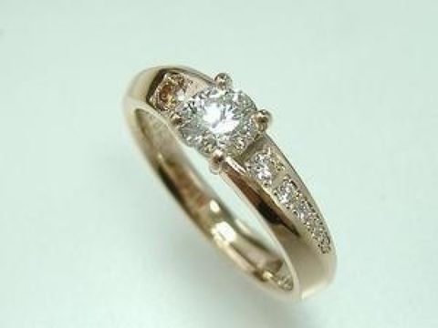 【ジュエリームナカタ(Jewelry MUNAKATA)の口コミ】 棟方さんが作り出す指輪は、着け心地が最高です。しっとり重厚で、指にぴ…