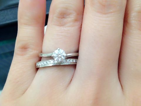 【ラザール ダイヤモンド(LAZARE DIAMOND)の口コミ】 ハーフエタニティです。(一粒ダイヤモンドのリングのほうは以前こちらで買…