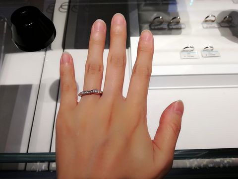 【銀座ダイヤモンドシライシの口コミ】 何といってもデザインです。ずっと王道のエタニティリングを探していたの…