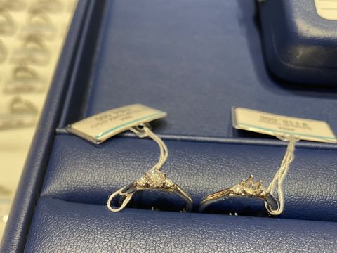 【銀座ダイヤモンドシライシの口コミ】 数え切れないくらいの指輪のデザインがありました。だいたいのイメージを…