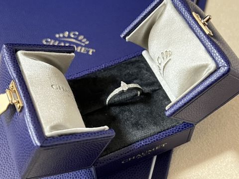 【ショーメ(CHAUMET)の口コミ】 立て爪のいわゆる婚約指輪の形は、引っかけてしまいそうで心配だったので…