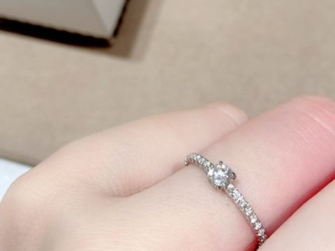 【ブシュロン(BOUCHERON)の口コミ】 高さがなく、かなり普段使いしやすい指輪だと思います。パヴェダイヤがし…