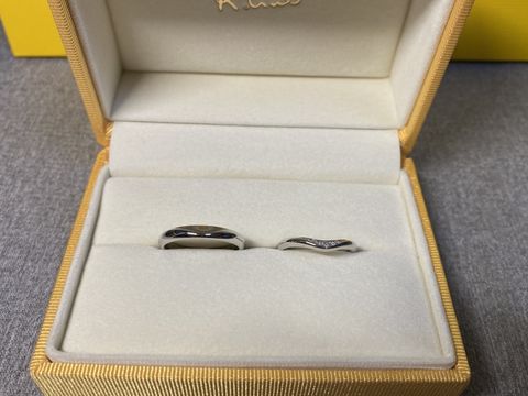 【ケイウノ ブライダル(K.UNO BRIDAL)の口コミ】 指輪をつけた時に他ブランドに感じないフィット感がありました。
詳しくは…