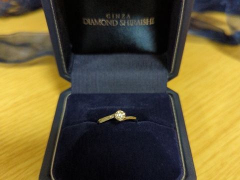 【銀座ダイヤモンドシライシの口コミ】 頂点のダイヤだけではなく、頂点までに横からも細かいダイヤがきらきらと…