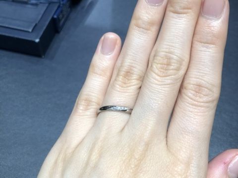 【ROYAL ASSCHER(ロイヤル・アッシャー)の口コミ】 ブランドの象徴でもあるクラウンシリーズの結婚指輪とのことで、華やかな…