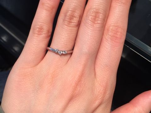 【エクセルコダイヤモンド(EXELCO DIAMOND)の口コミ】 ダイヤが3つ程度付いているのもでさがしており、好みでした。また、いくつ…